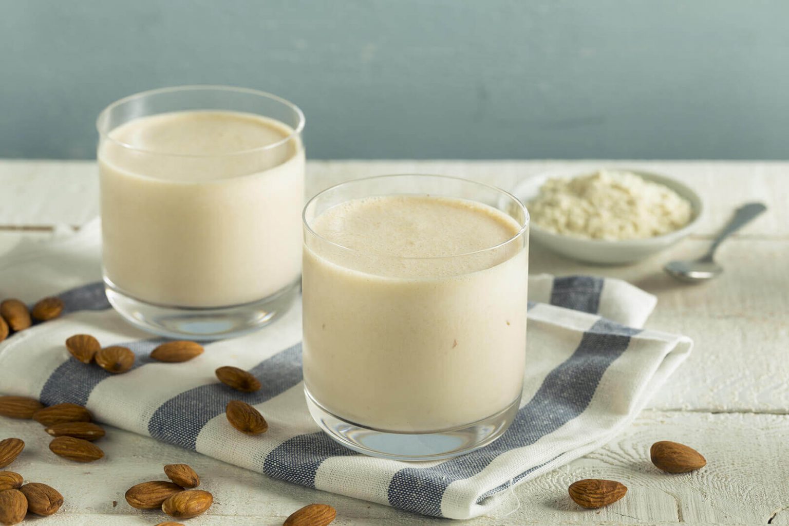 almond-milk-ingredient-711556771